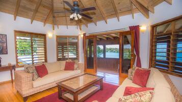 House, 6 Bedrooms | Bahagian dalam