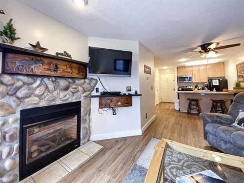 Inn Building Condo#113 - Ground Level, Pool Side