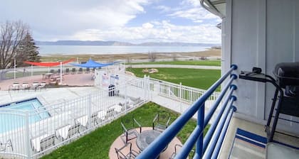 Inn Building Condo #203- Remolded with Lake View!