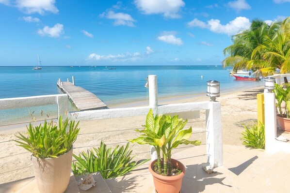 Condo, 3 Bedrooms | Beach | Beach nearby - Villa Del Playa #4 (Roatan)