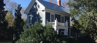 Heart of Irvington w/Fireplace Walk to Tides Inn & restaurants - Dog friendly!