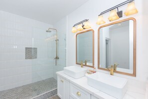 Condo, 2 Bedrooms | Bathroom - Villa Del Playa #2 (Roatan)
