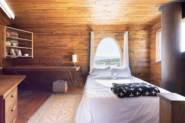 4 habitaciones, tabla de planchar con plancha, cuna de viaje y wifi