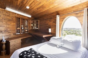 4 makuuhuonetta, silitysrauta/-lauta, vauvan matkasänky, Wi-Fi