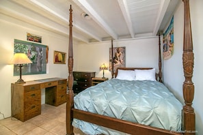 2 chambres, coffres-forts dans les chambres, bureau