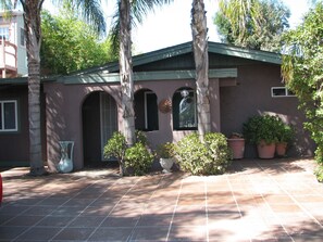 Property grounds - Charming Cottage Cottage, San Diego CA (San Diego)