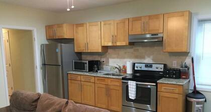 Viehättävä uusi huoneisto sijaitsee minuutin päässä NYC: stä. Nukkuu 6 vierasta