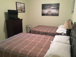1 slaapkamer, een bureau, een strijkplank/strijkijzer, wifi