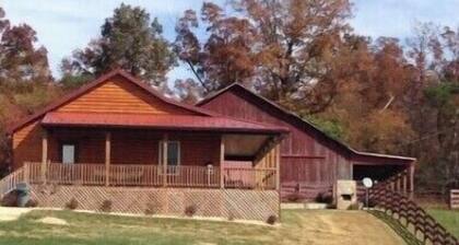 Cozy Cabin with Beautiful Mountain Views Near Shenandoah National Park in Luray