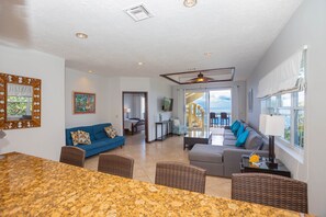 Interior - Villa Del Playa Penthouse #6 (Roatan)