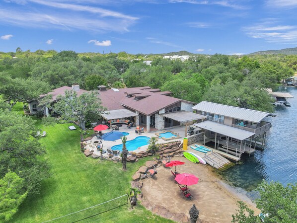 Exterior - SLEEPS 30 Chilled and heated pool, private beach with kayaks and paddle boards (Kingsland)