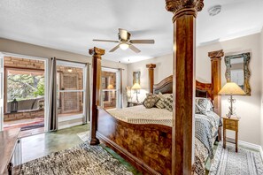 6 bedrooms, iron/ironing board, free WiFi, bed sheets - SLEEPS 30 Chilled and heated pool, private beach with kayaks and paddle boards (Kingsland)