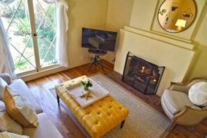 Televisión, chimenea