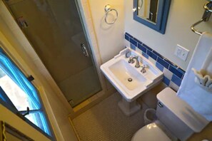 Secador de pelo, toallas