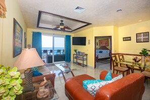 Condo, 3 habitaciones | Área de sala de estar | Reproductor de DVD 