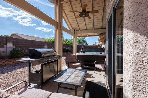 Westgate Vacation Rental/Walk to State Farm Stadium/Relax in Spa!!