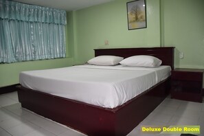 Desk - Woodlands Inn (Bangkok)