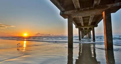Beachside condo, sleeps four. Stunning views from private balcony!