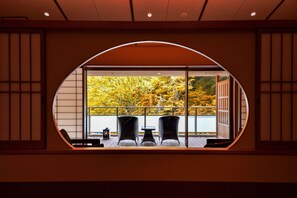 Habitación Deluxe, 2 habitaciones, para no fumadores, tina (Tatami Area, Open-air Bath,D) | Balcón