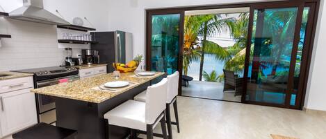 Condo, 1 Bedroom | Private kitchen