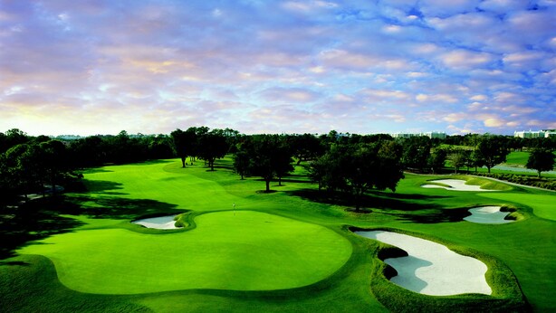 A golf course with sand bunkers, trees, and a clear sky. - Laman Kurnia Holiday House (Kota Bharu)