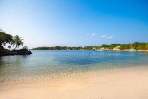Condo, 1 Bedroom | Beach | Beach nearby - Bella Luna Beach House #227462 (Roatan)