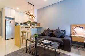 开间 (  2  ) | 客厅 | LED 电视、DVD 播放器