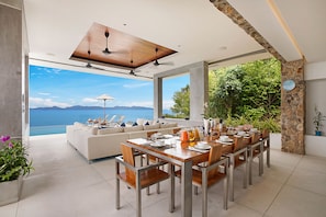 Villa (5 Bedrooms) | Cuisine privée | Réfrigérateur, micro-ondes, four, machine à expresso