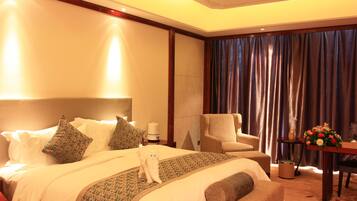 Kamar Double atau Twin Eksekutif | Minibar, brankas, meja kerja, dan tirai kedap cahaya