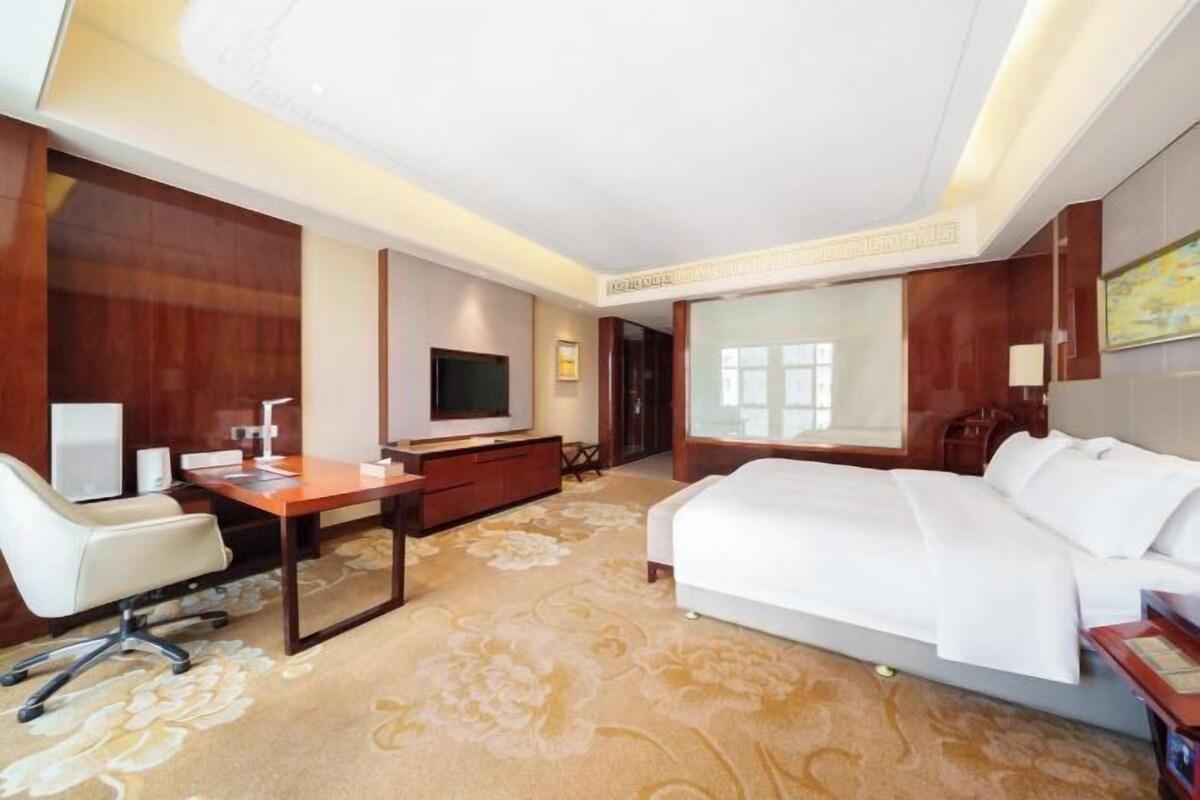 Minibar, in-room safe, desk, blackout curtains