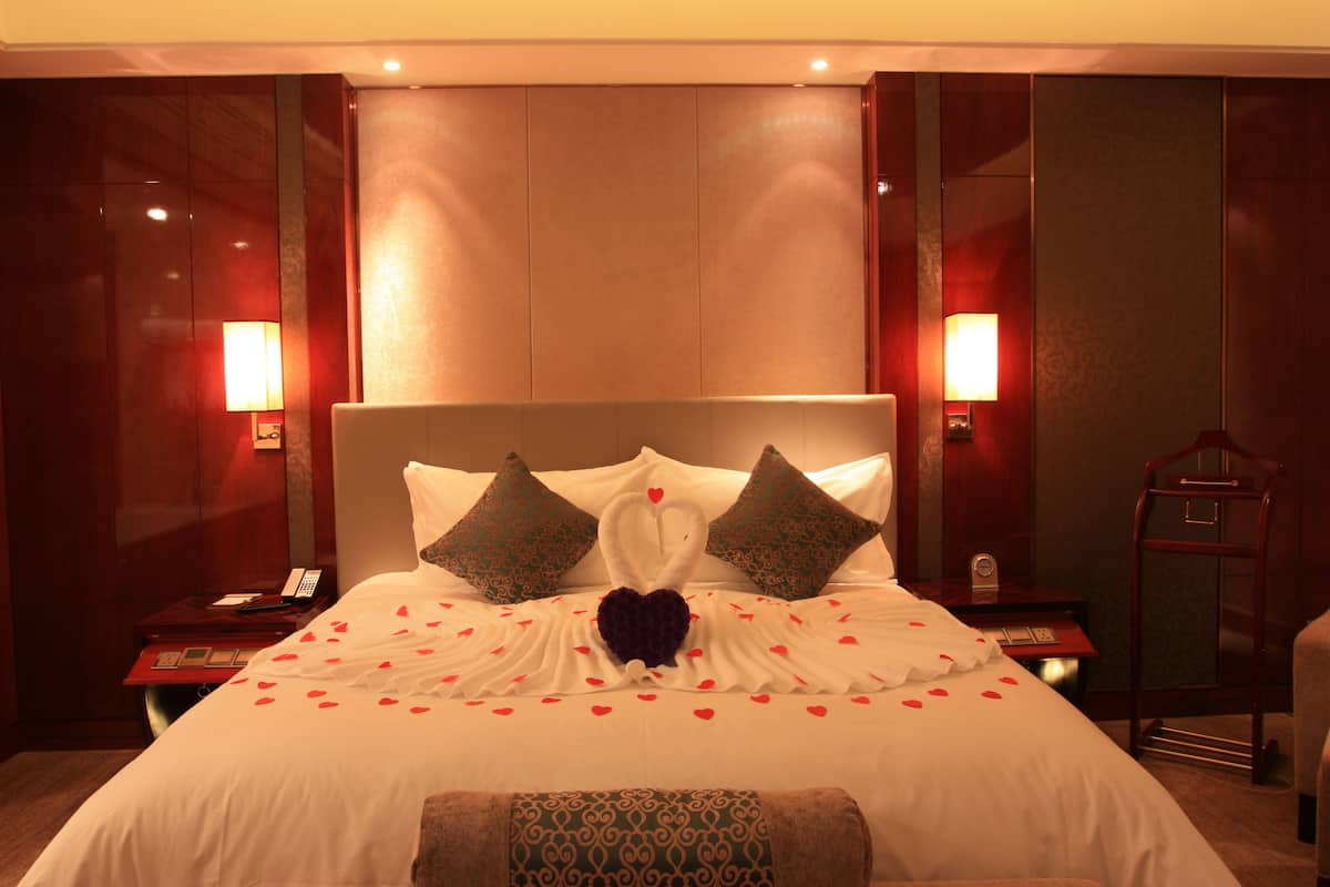 Minibar, in-room safe, desk, blackout curtains