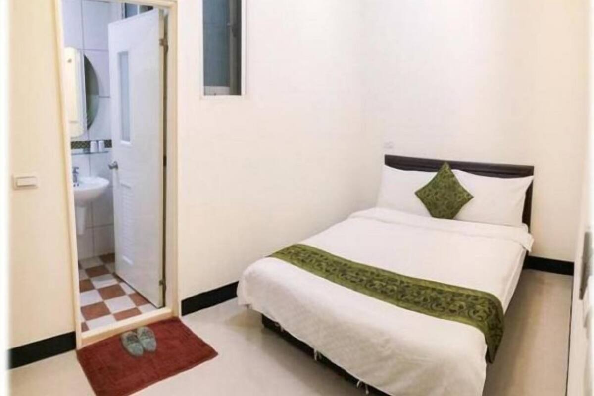 Blackout drapes, WiFi (free), bed sheets