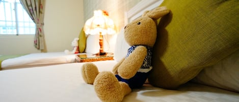 Comfort Quadruple Room, 2 Double Beds, Private Bathroom | Bathroom | Shower, hair dryer, slippers, shampoo