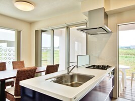Casa de campo familiar, 2 habitaciones, no fumadores | Cocina privada | Frigorífico, microondas, placa de cocina y hervidor eléctrico