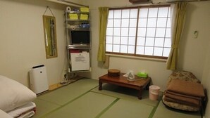 ห้องทราดิชันนัลทริปเปิล (Japanese Style) | ตู้นิรภัยในห้องพัก, โต๊ะทำงาน, Wi-Fi ฟรี