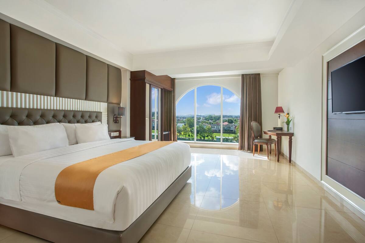Premium Room | 1 bedroom, in-room safe, soundproofing, WiFi (free)