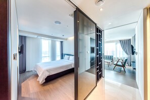 In-room safe, blackout curtains, free WiFi, bed sheets - The First70 Hotel (Seogwipo)