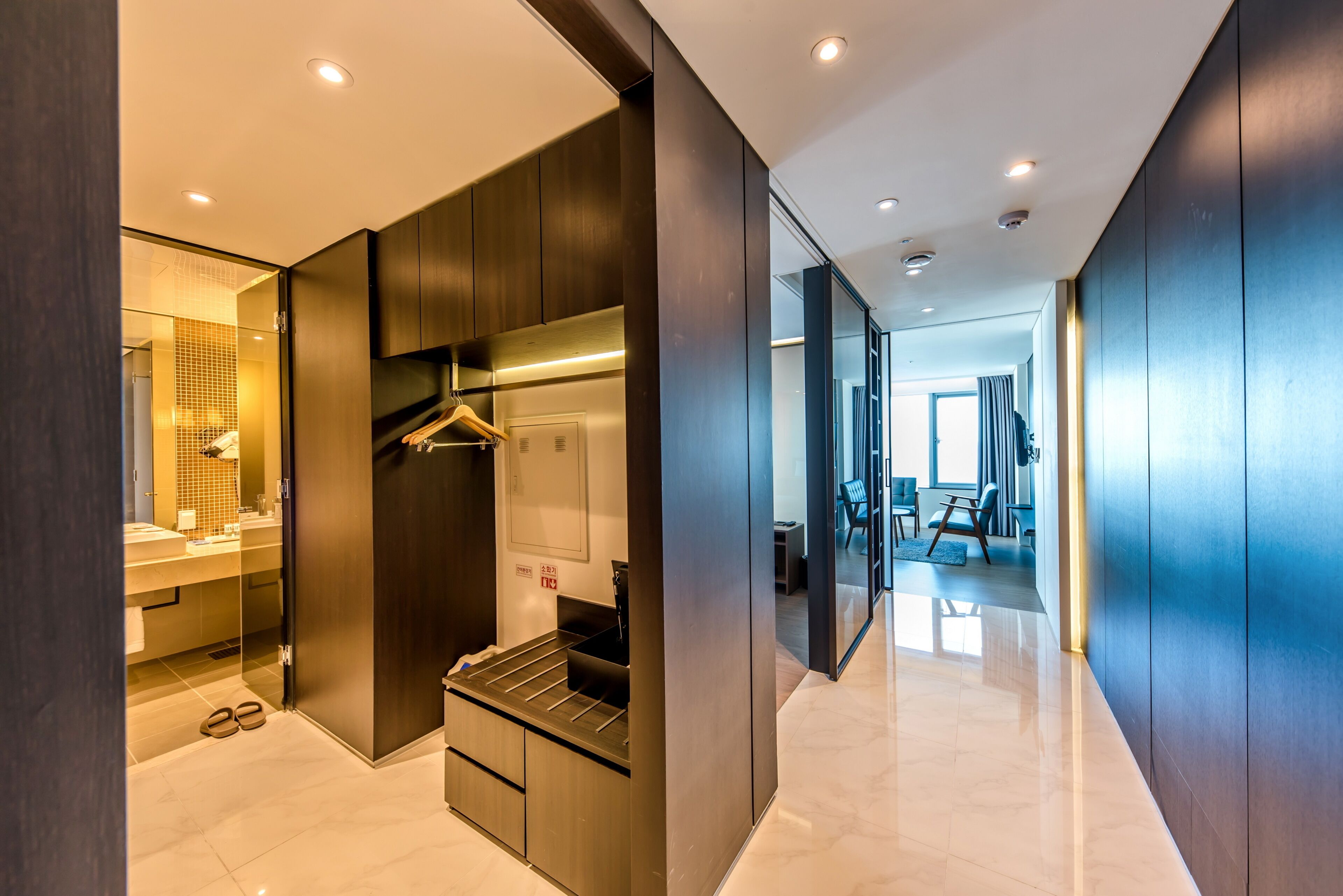 High Floor - The First Suite | In-room safe, blackout drapes, free WiFi, bed sheets