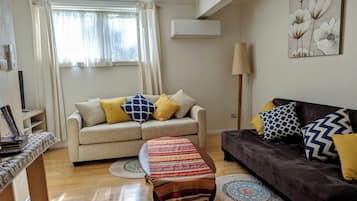 Familienhaus, 1 Schlafzimmer, Küche | Wohnbereich | Flachbildfernseher