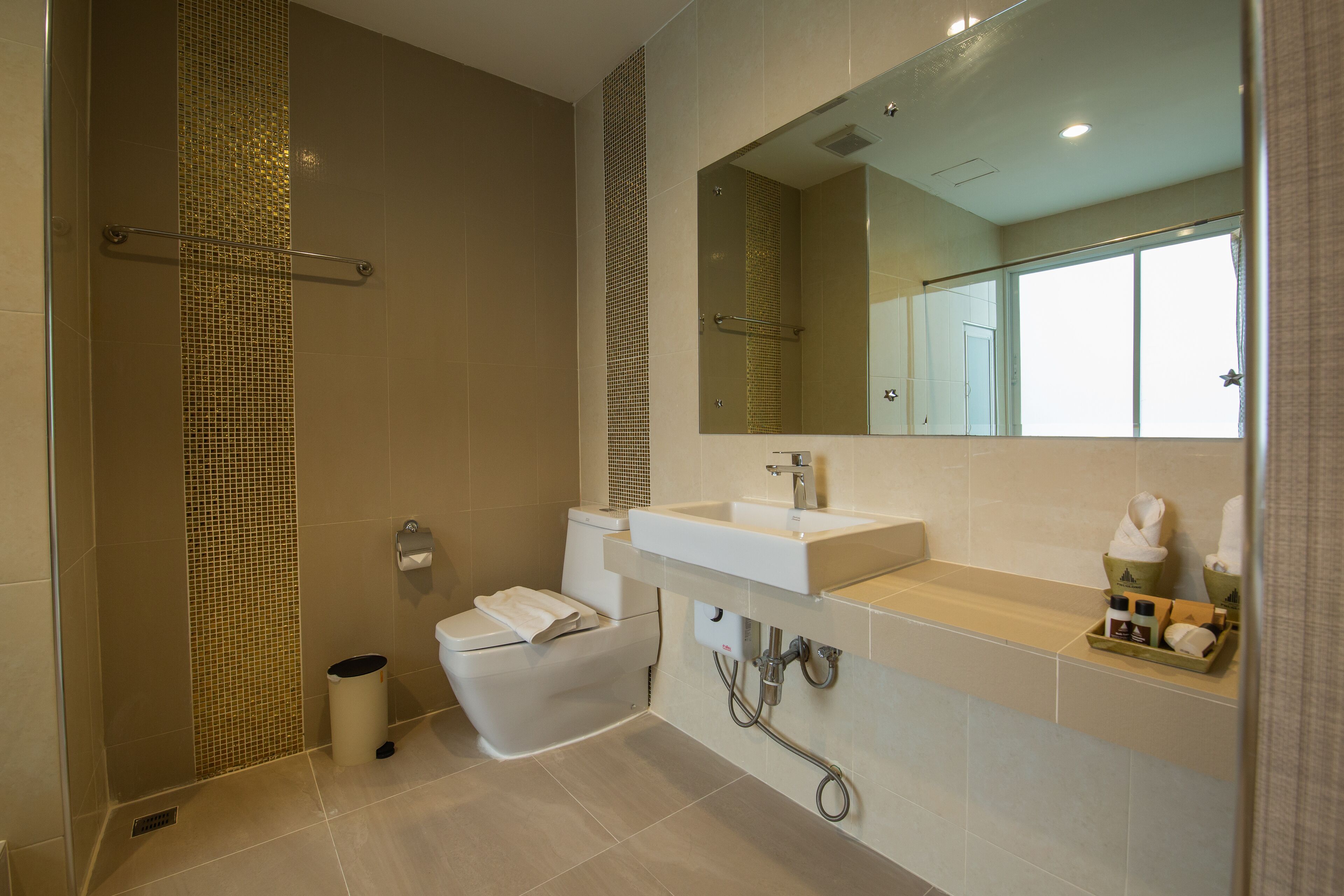 suite | bathroom | free toiletries, hair dryer, bathrobes, slippers