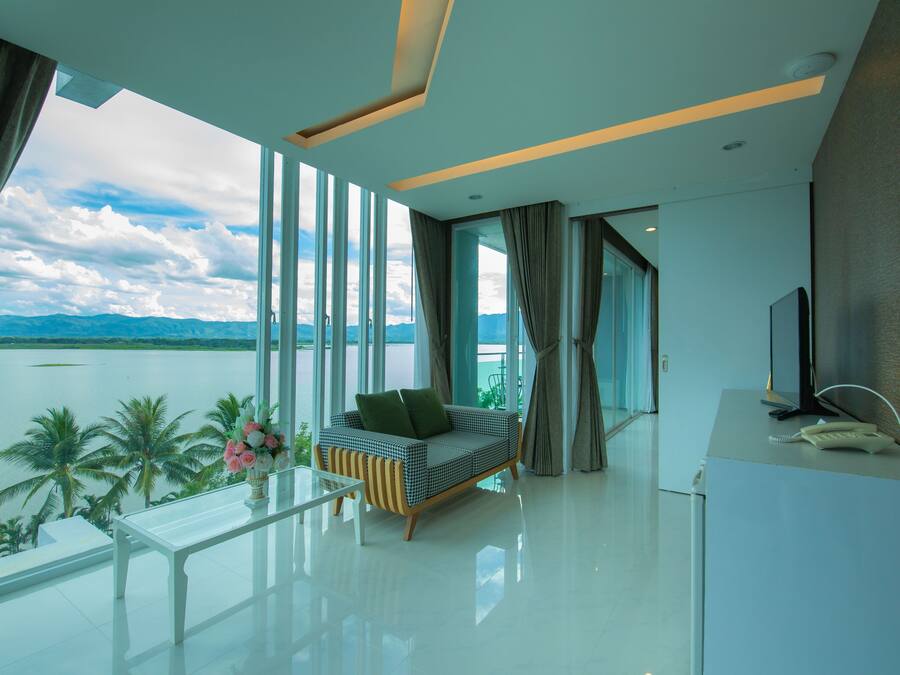 Suite | Living area | LCD TV