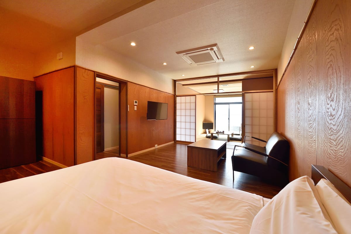 1 bedroom, premium bedding, minibar, in-room safe