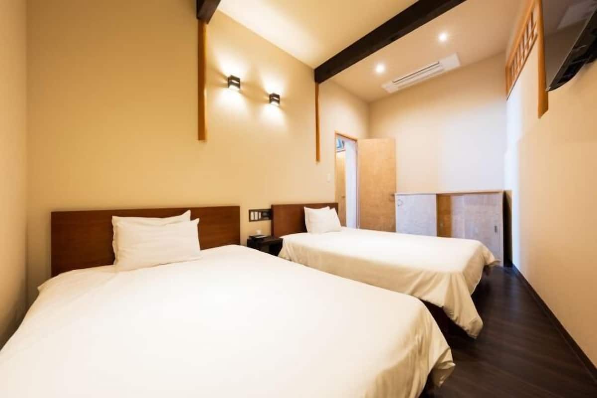 1 bedroom, premium bedding, minibar, in-room safe