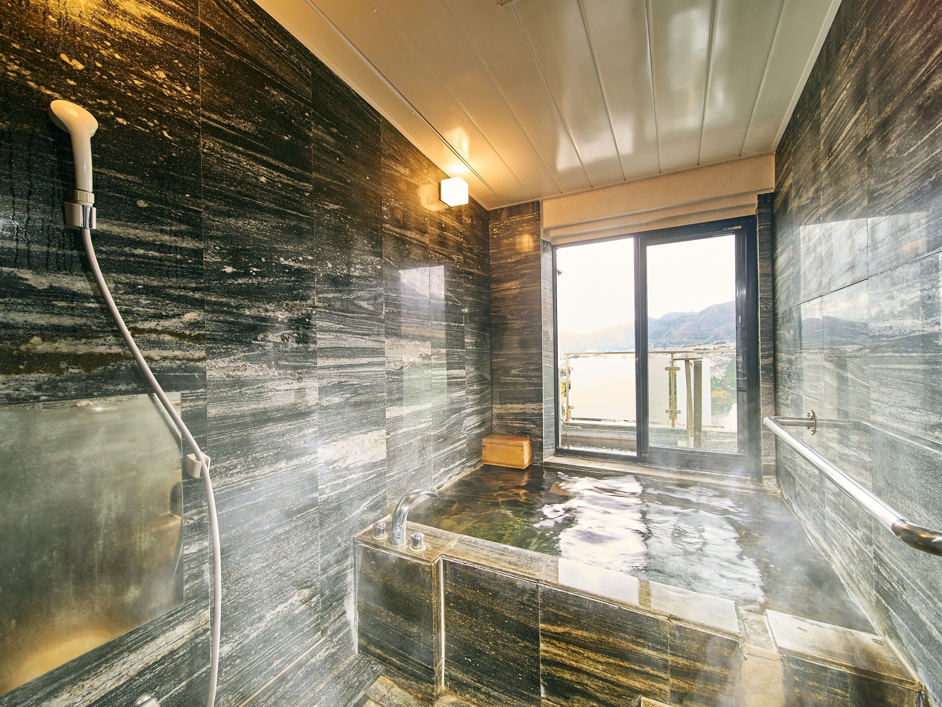 Separate bathtub and shower, spring water bathtub, free toiletries