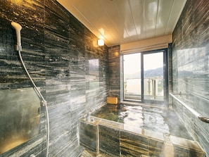 Separate tub and shower, spring water tub, free toiletries, hair dryer