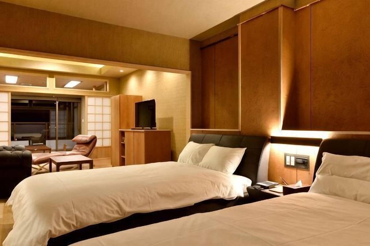 1 bedroom, premium bedding, minibar, in-room safe