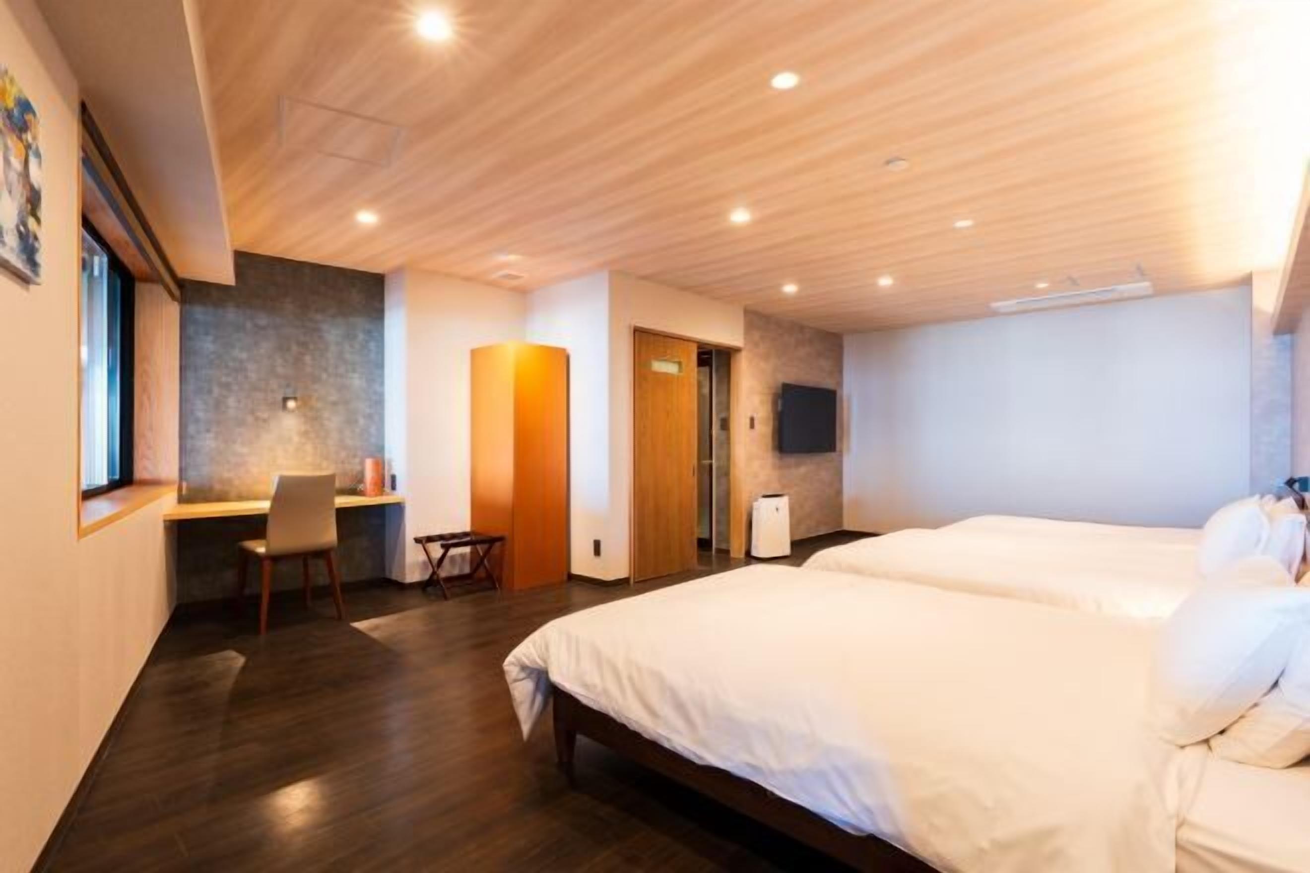 1 bedroom, premium bedding, minibar, in-room safe