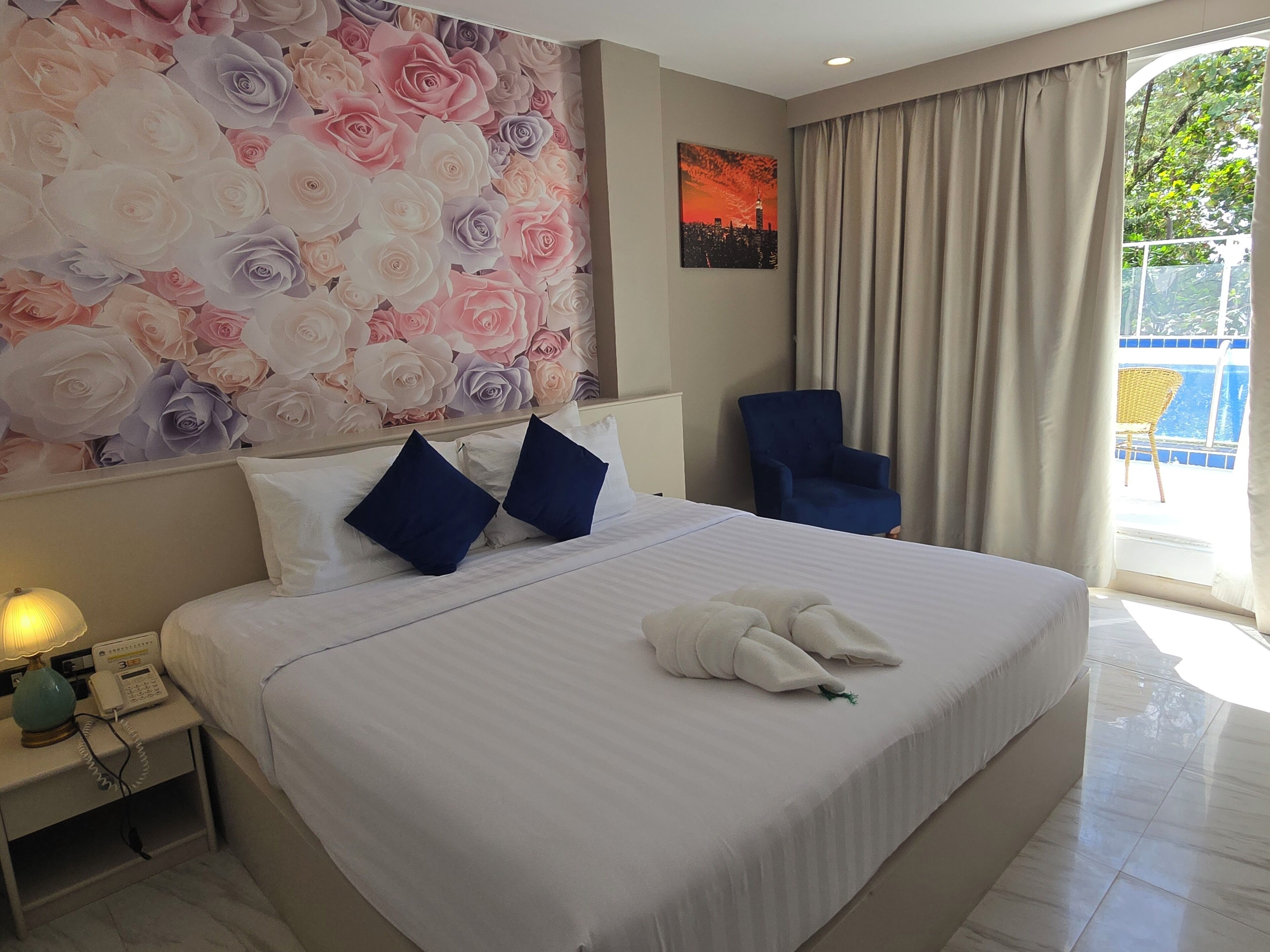 Deluxe Pool Access | Living area | 32-inch flat-screen TV with cable channels, TV