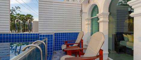 Deluxe Pool Access | Balcon