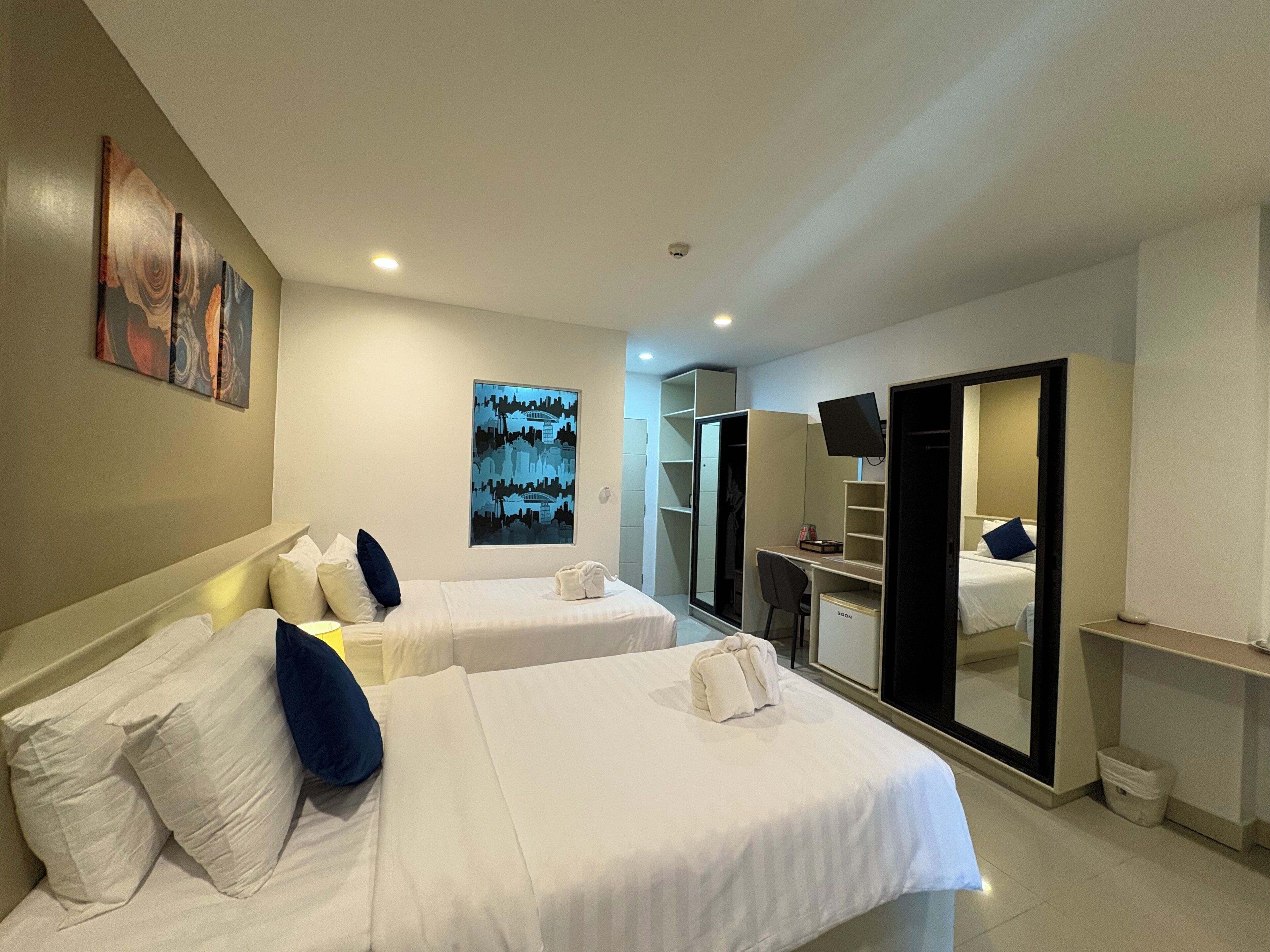 Superior Sea View and Balcony | Minibar, in-room safe, desk, soundproofing